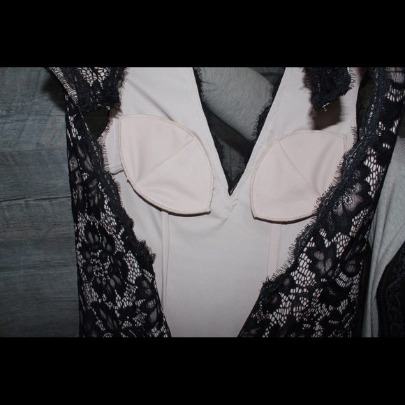 Beaty & Adam Lace V-Neck Mermaid Gown - Picture 7 of 7